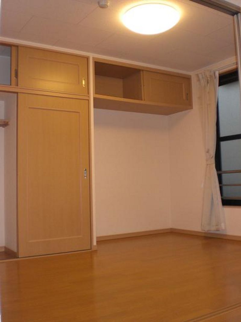レオパレスおおどり 収納