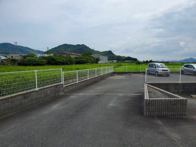 レオパレス華Ⅱ 駐車場