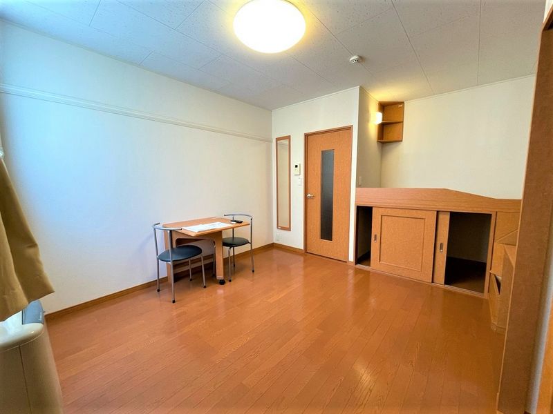 レオパレスエルアール 居間