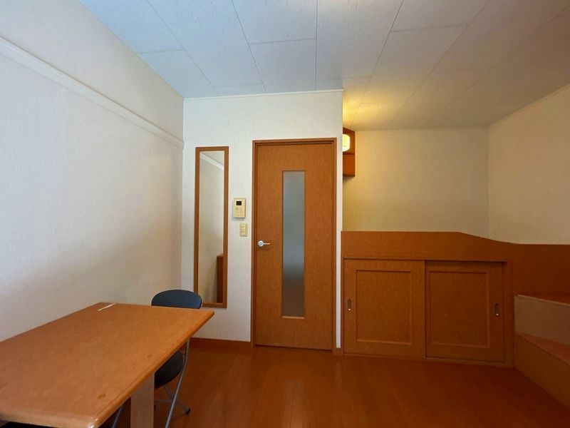 レオパレスサンチェリー 居間