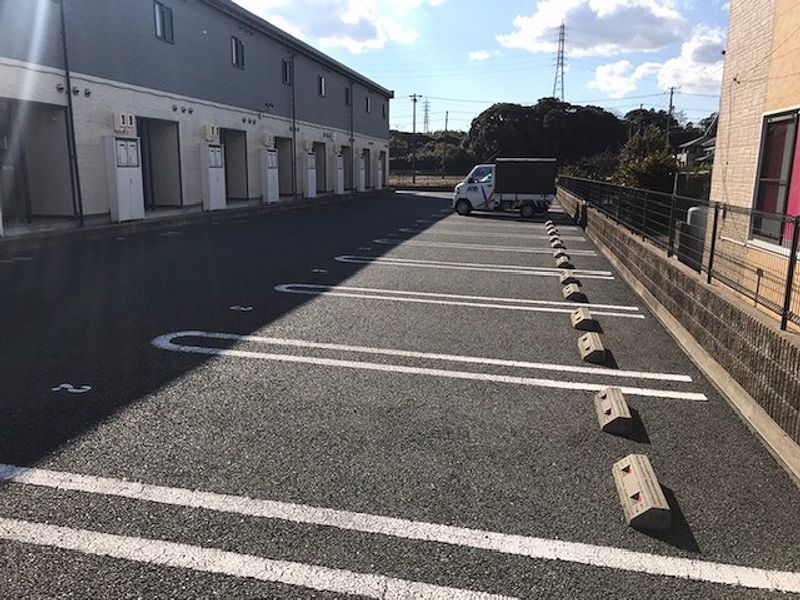 レオパレス岡津 駐車場