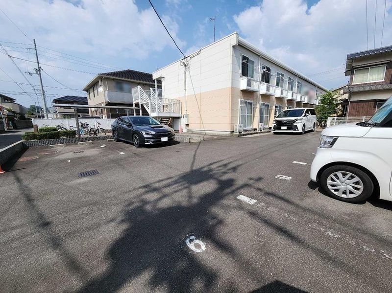 レオパレスクレール 駐車場