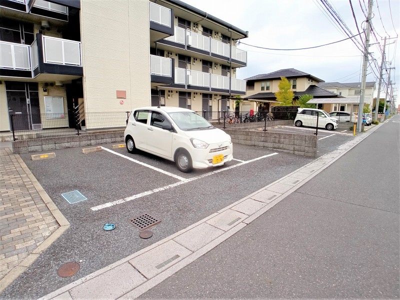 レオパレス浦和美園 駐車場