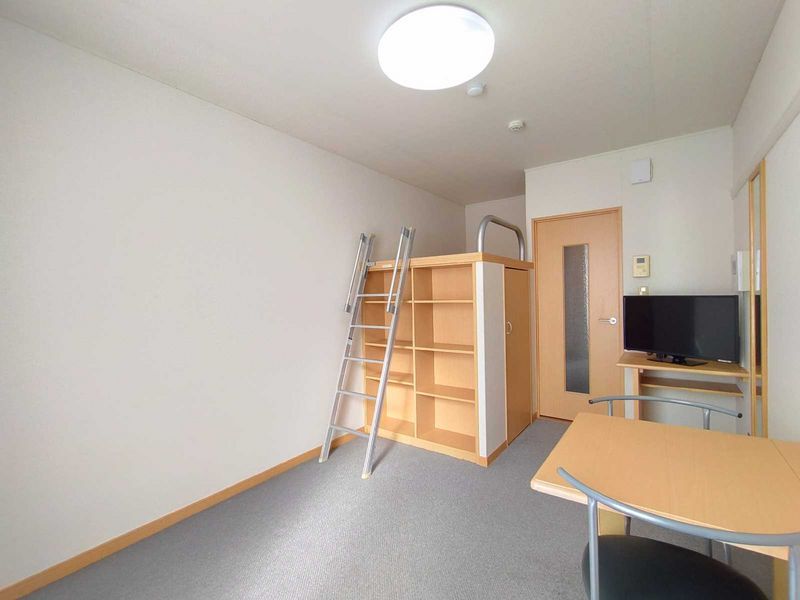 レオパレスサンクフルコート 居間