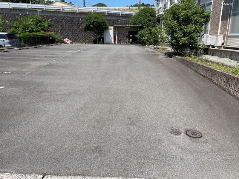 レオパレスアプリコット 駐車場