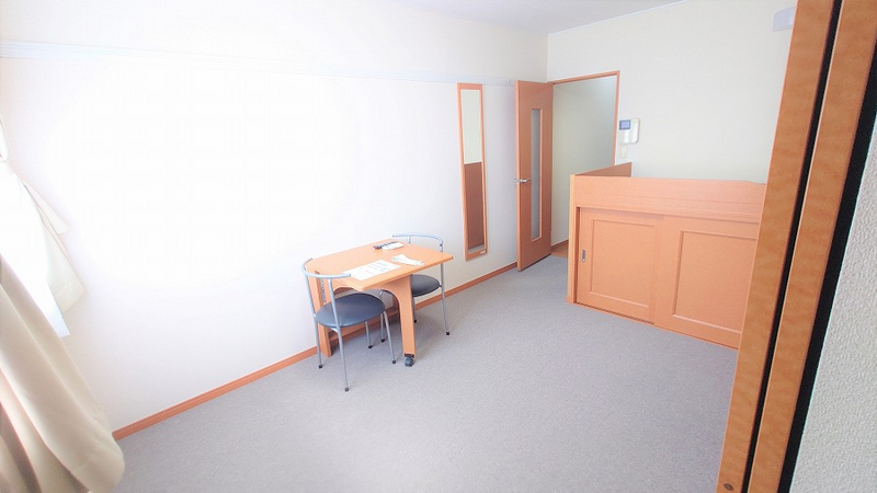 レオパレスやのい 居間