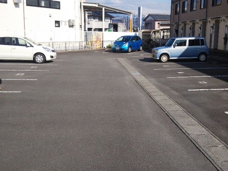 レオパレスカーサ　ドマーニⅡ 駐車場