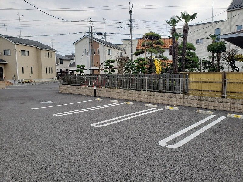 レオパレススピカ 駐車場