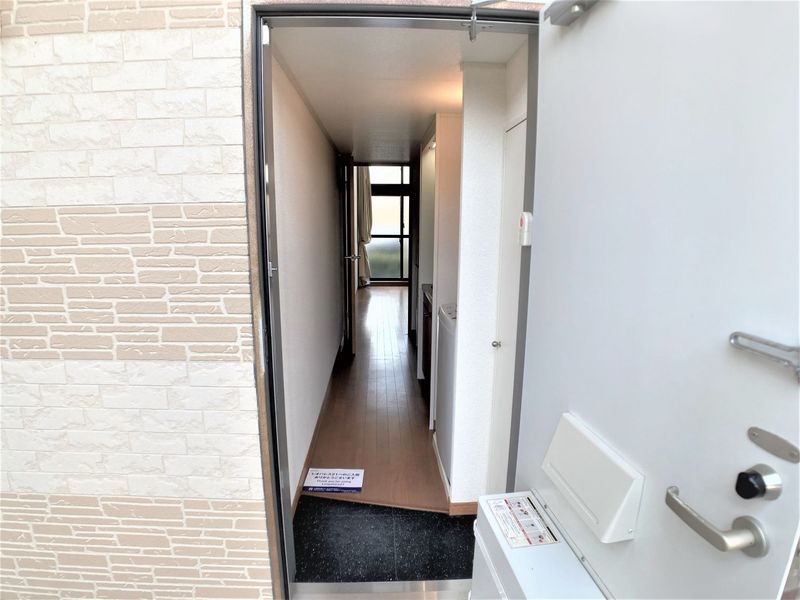 レオパレスヴァン壱番館 玄関