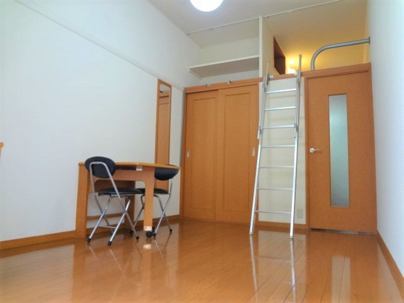 レオパレスあおいＭ 居間