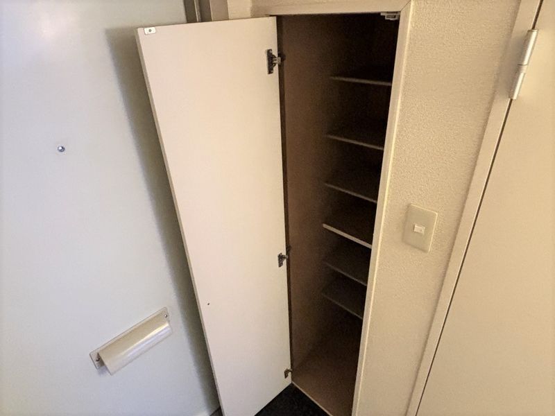 レオパレスまほろば 玄関