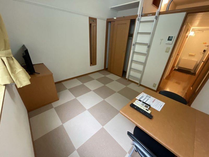 レオパレス谷万成 居間