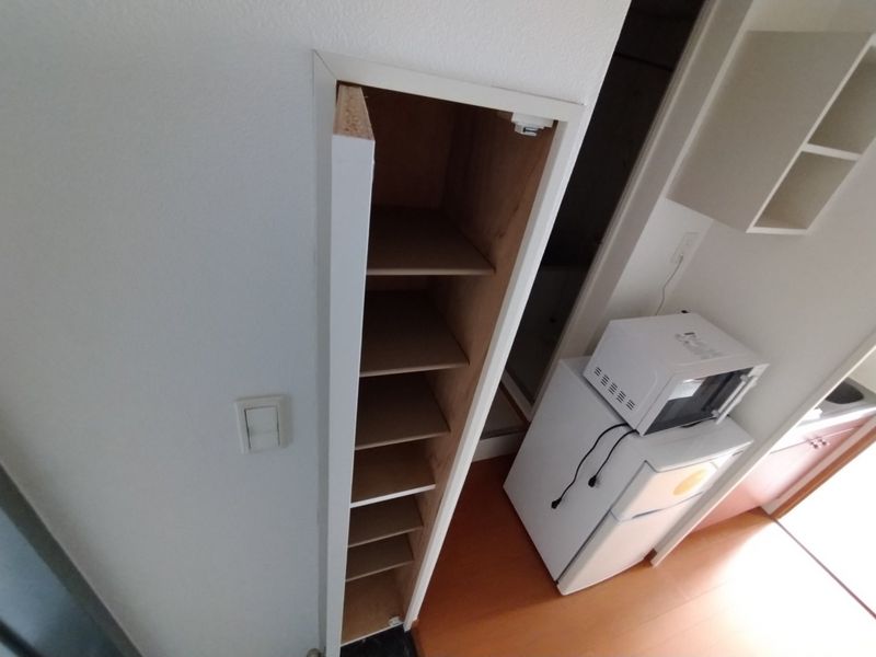 レオパレスホワイトコート高田西 玄関