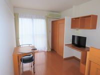 レオパレス御所 居間