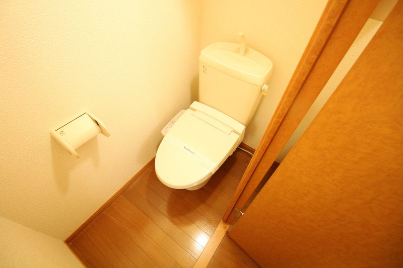 レオパレスＩＳＨＩＤＵＭＩ トイレ