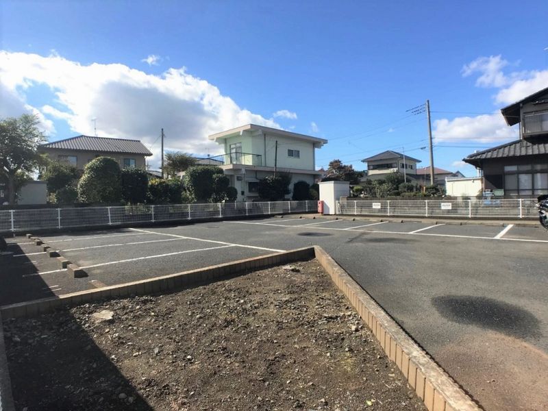 レオパレスエクセル東海Ⅱ 駐車場