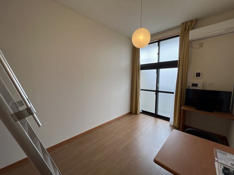 レオパレスエスポワール 居間