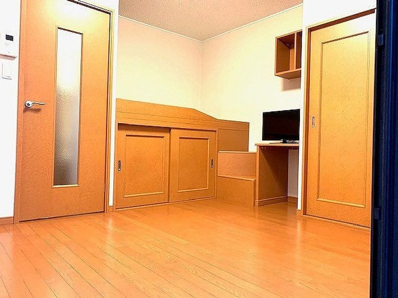 レオパレスクワトロ 居間