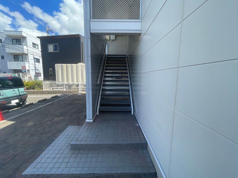 レオパレスフローラル エントランス