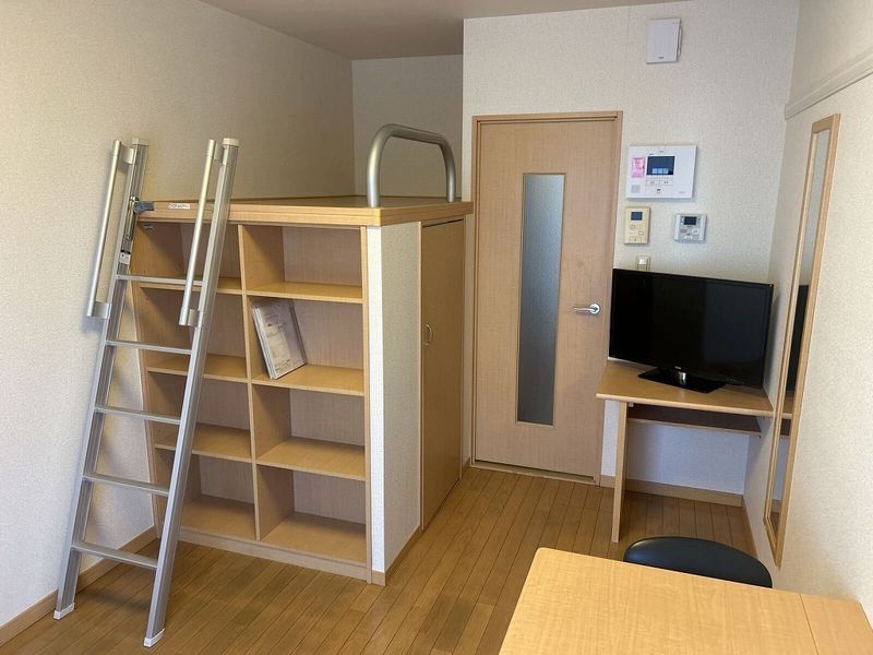 レオパレスカーサ　グリチーネ 居間