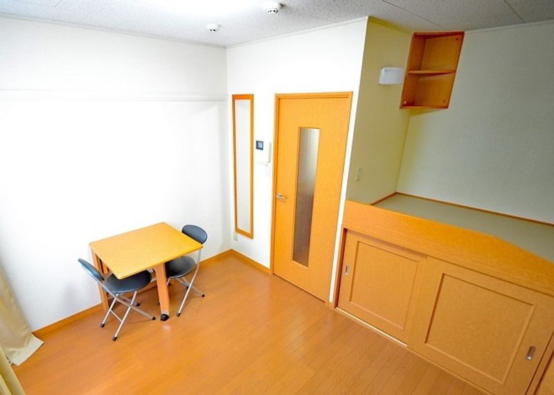 レオパレス代官町 寝室