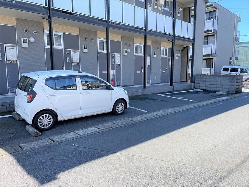 レオパレスメルシー新和Ⅱ 駐車場