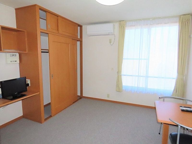 レオパレスピュアフル 居間