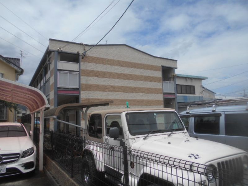 レオパレスリベロ 駐車場