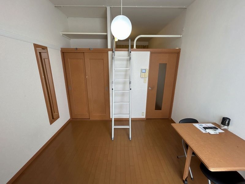 レオパレスシャルム 居間