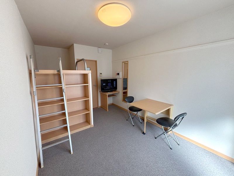 レオパレス鳴尾Ａ 居間