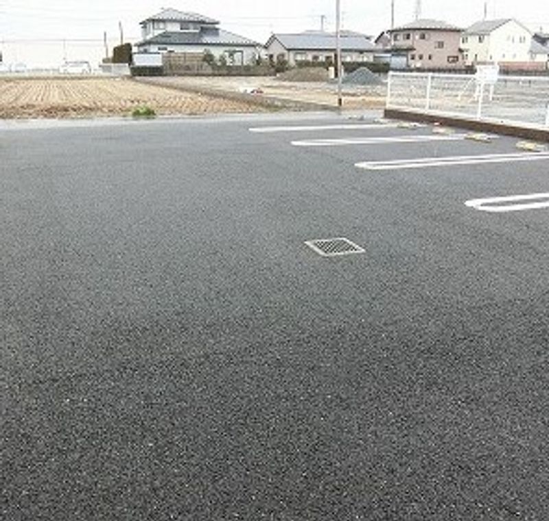 レオネクストハピネス 駐車場
