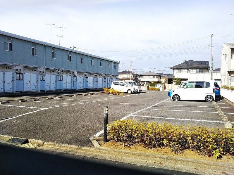 レオパレスカトレア 駐車場