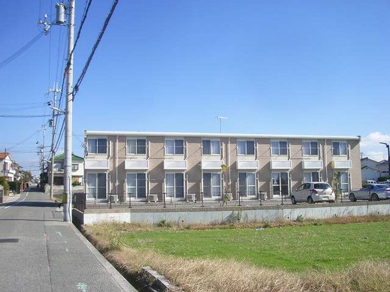 レオパレス魚住南 外観