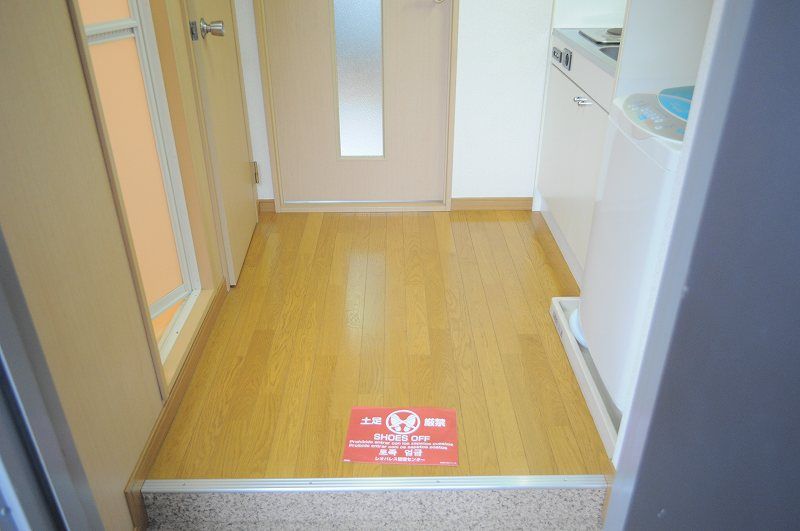 レオパレス喜多荘 玄関