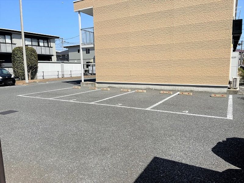 レオパレスオークトゥリーズ 駐車場