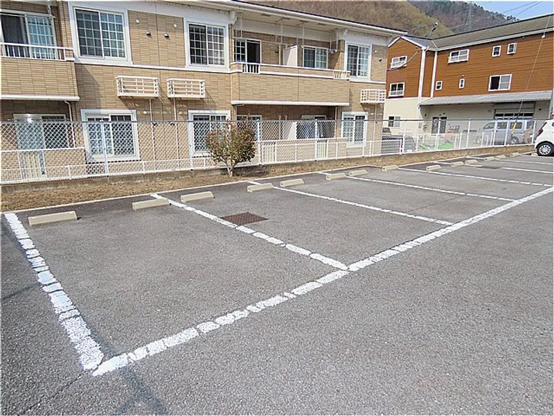 レオパレス宮原 駐車場
