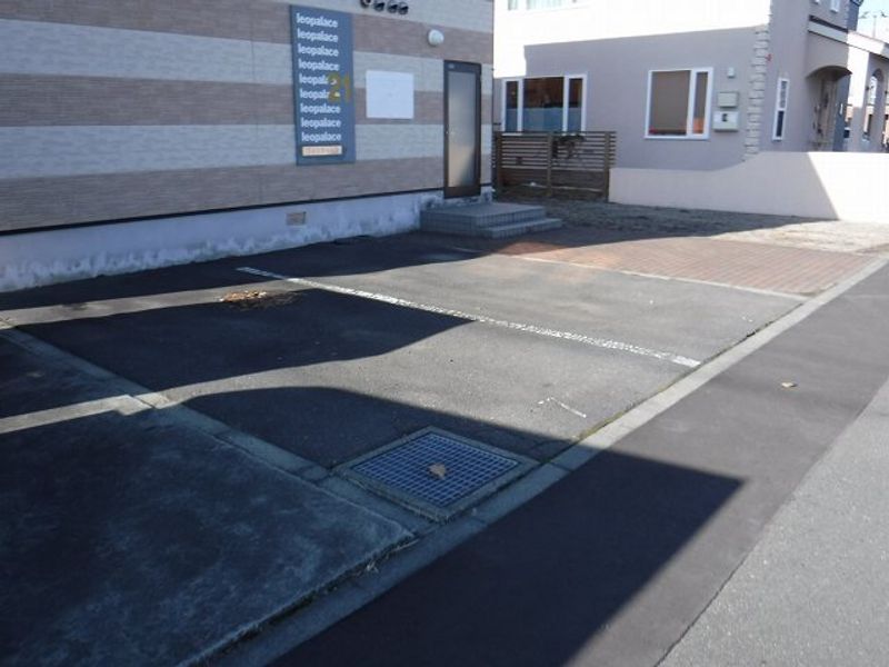 レオパレスフォンティーヌ 駐車場
