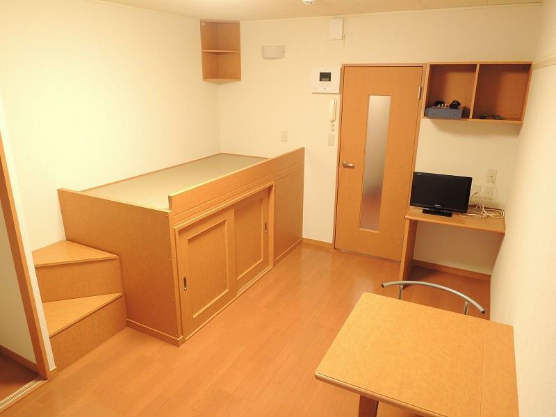 レオパレスやまもと 居間