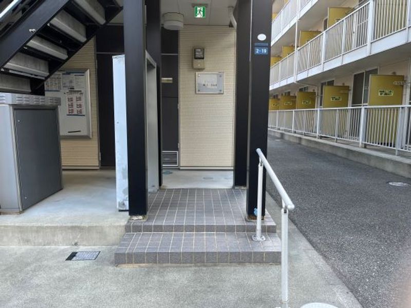 レオネクスト島上　セカンド エントランス