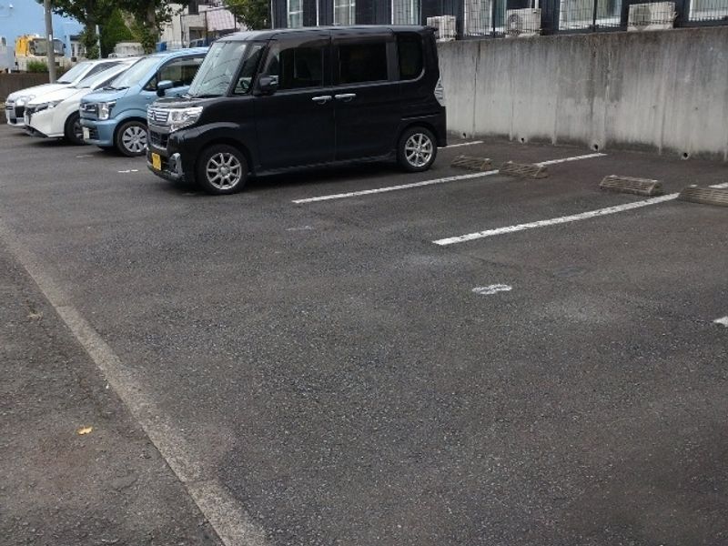 レオパレス美しが丘西プラザ 駐車場