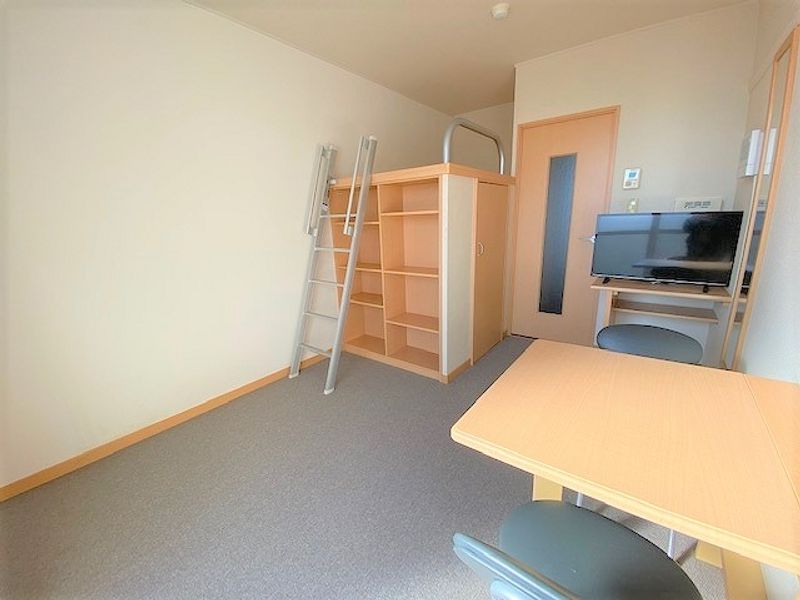 レオパレスエルドラド　新居 居間