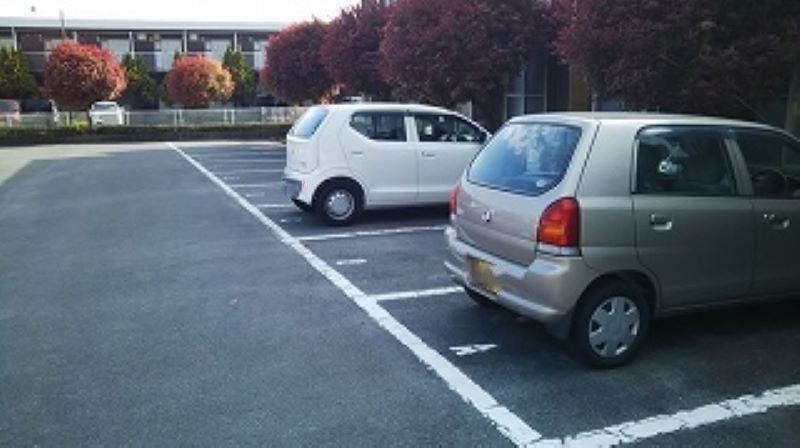 レオパレスチャムフィールド 駐車場