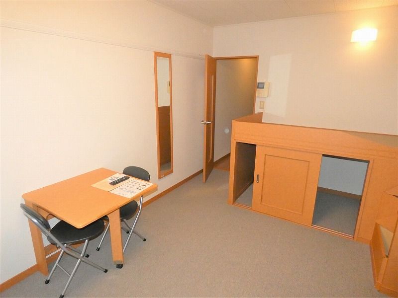 レオパレスイナミタウン 居間