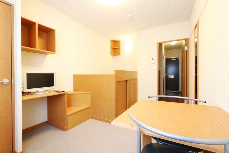 レオパレス平野屋 居間