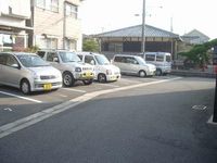 レオパレスアンフィールド 駐車場