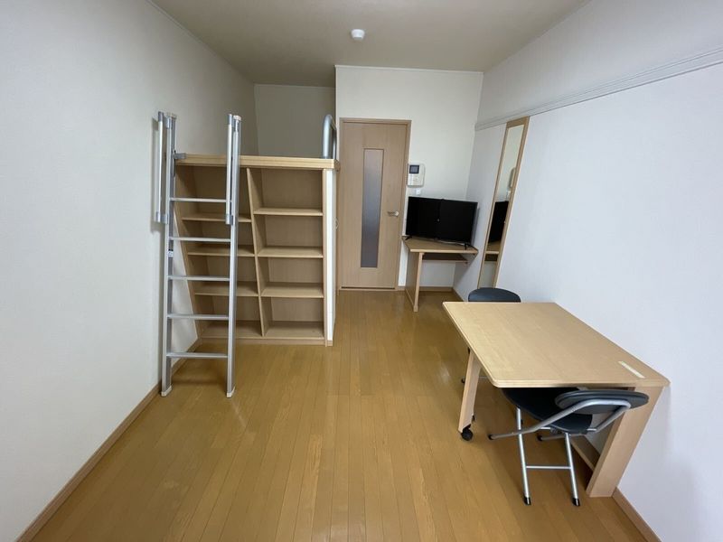 レオパレス天神 居間