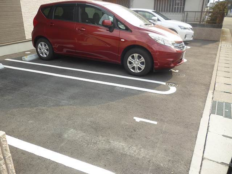 CLEINO Himeji Tamade II 주차장