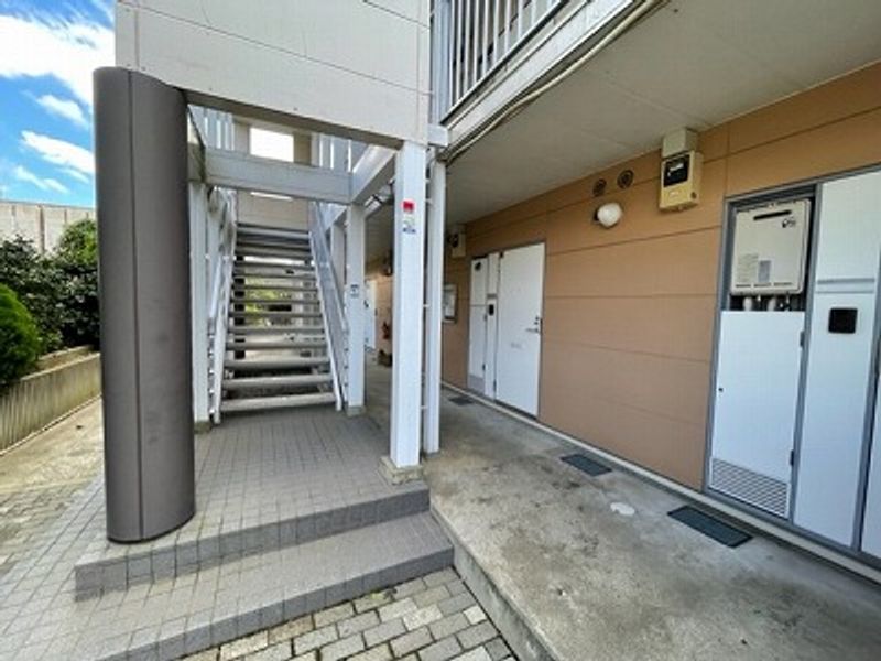 レオパレス桜が丘 エントランス