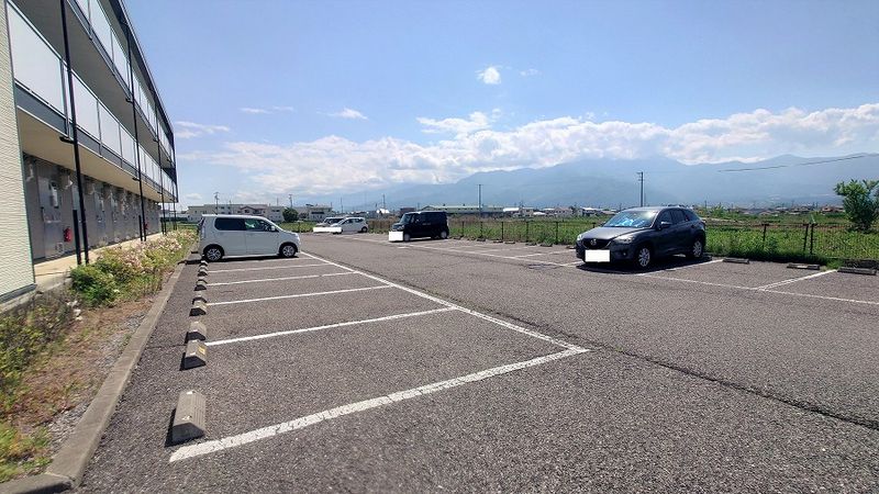 レオパレスＫｓ　ＧＡＲＤＥＮ 駐車場