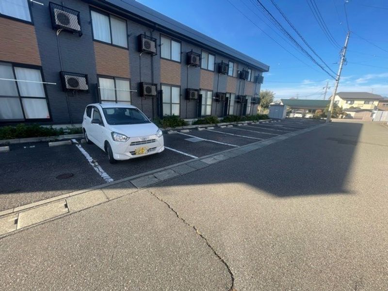 レオパレスナイアガラⅡ 駐車場